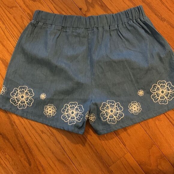 Umgee Size Medium pull on elastic waist shorts w/pockets/embroidery detail NWOT - Picture 2 of 9